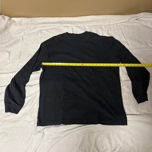 Uniqlo Men's Dark Long Sleeve Tee - Picture 2 of 5